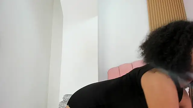 lara spaark online show from February 24, 7:26 pm