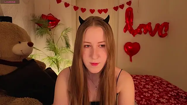 Snapshot of CassieReborn chatting on February 13, 9:48 pm CassieReborn online show from February 13, 9:48 pm