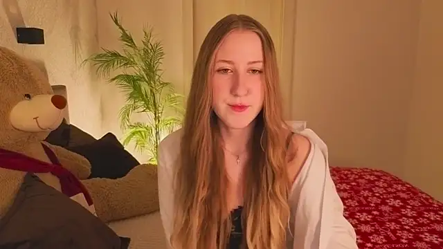 Snapshot of CassieReborn chatting on February 7, 9:23 pm CassieReborn online show from February 7, 9:23 pm