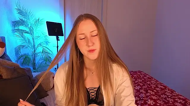 Snapshot of CassieReborn chatting on February 2, 9:58 pm CassieReborn online show from February 2, 9:58 pm