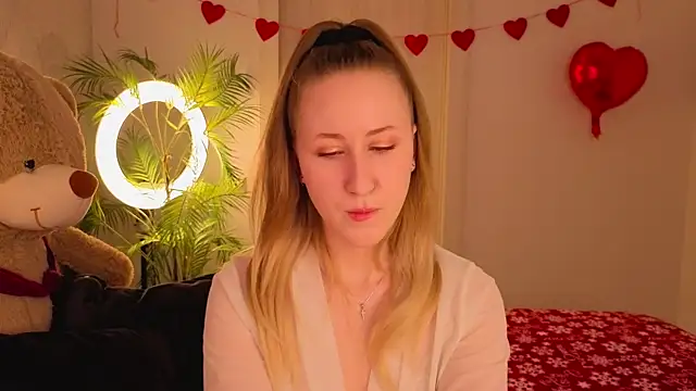 Snapshot of CassieReborn chatting on February 24, 4:08 pm CassieReborn online show from February 24, 4:08 pm