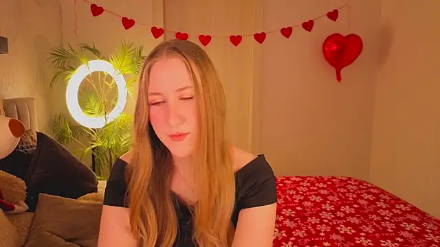 Snapshot of CassieReborn chatting on February 25, 3:45 pm CassieReborn online show from February 25, 3:45 pm