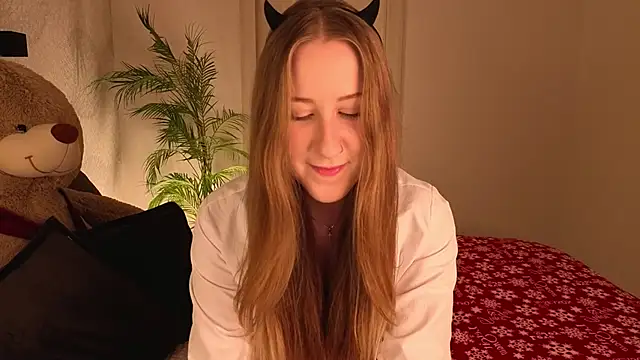 Snapshot of CassieReborn chatting on February 8, 11:35 pm CassieReborn online show from February 8, 11:35 pm