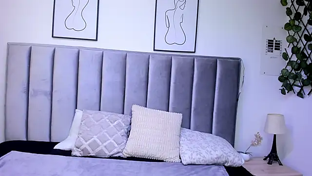 Snapshot of double_temptation_ chatting on February 21, 12:40 pm double temptation online show from February 21, 12:40 pm