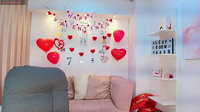 Snapshot of Luna_Millers chatting on February 19, 4:09 am Luna Millers online show from February 19, 4:09 am