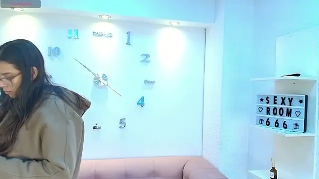 Snapshot of Luna_Millers chatting on February 12, 3:39 am Luna Millers online show from February 12, 3:39 am