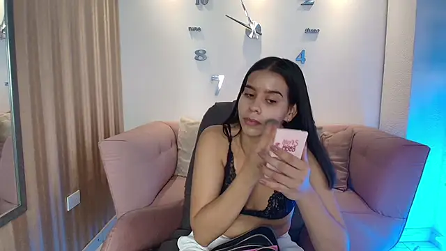 Luna Millers online show from April 3, 4:08 am