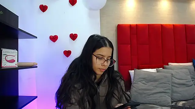 Snapshot of Luna_Millers chatting on March 2, 4:24 am Luna Millers online show from March 2, 4:24 am