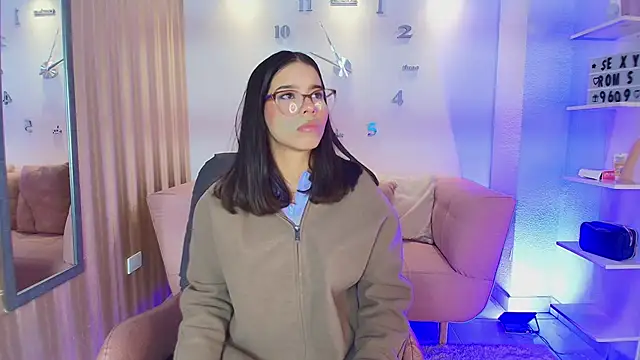 Luna Millers online show from March 23, 3:50 am