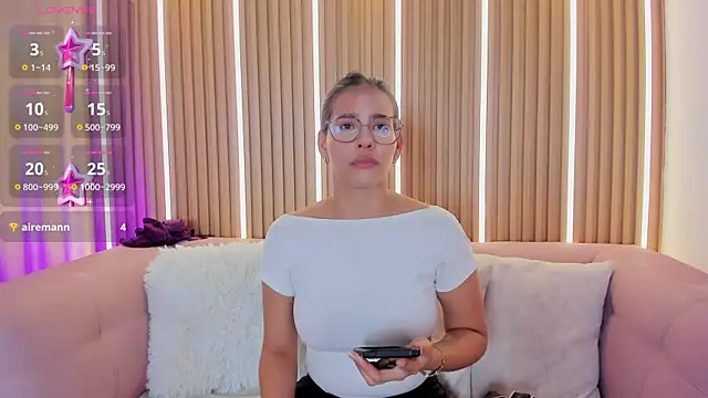 Snapshot of Luna_Millers chatting on June 28, 4:52 am Luna Millers online show from June 28, 4:52 am