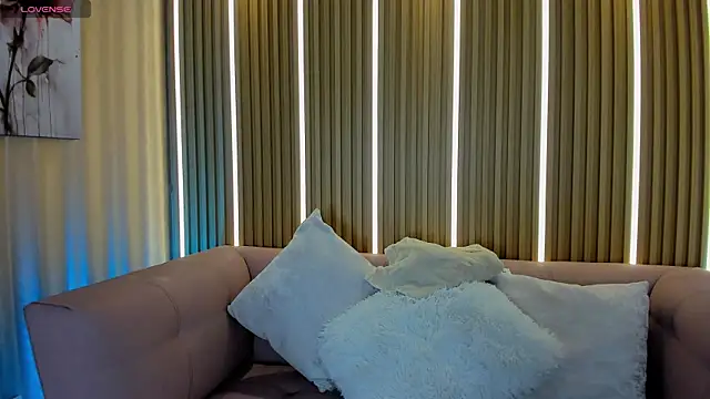 Snapshot of Luna_Millers chatting on June 4, 4:17 am Luna Millers online show from June 4, 4:17 am