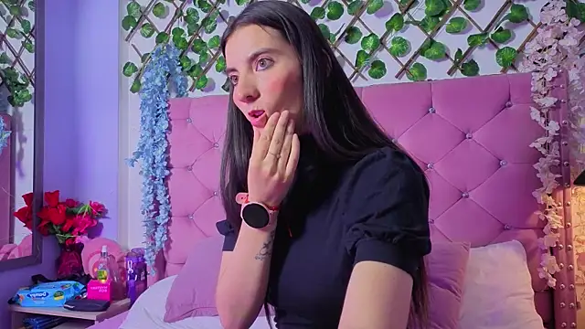 Valkiria-and-Dione online show from March 7, 4:34 pm