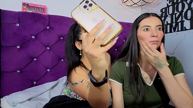 Valkiria-and-Dione online show from March 31, 8:11 pm