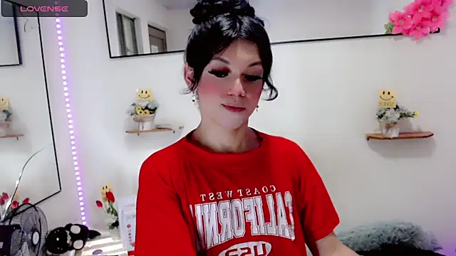 Snapshot of NathalialLooes chatting on March 2, 7:15 am NathalialLooes online show from March 2, 7:15 am