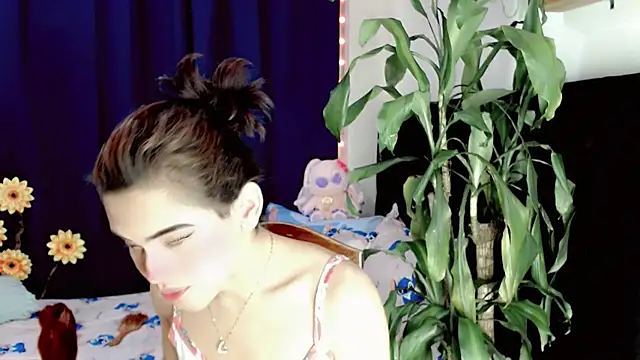 Snapshot of NathalialLooes chatting on July 9, 5:56 pm NathalialLooes online show from July 9, 5:56 pm