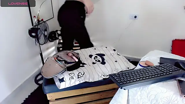 Snapshot of NathalialLooes chatting on March 3, 5:36 am NathalialLooes online show from March 3, 5:36 am