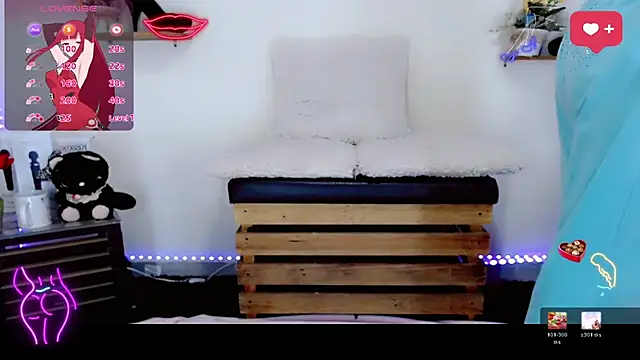 NathalialLooes online show from March 21, 4:57 am