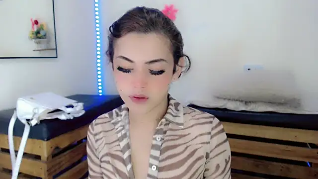 NathalialLooes online show from May 13, 5:03 am