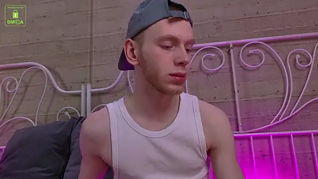 Snapshot of ZidNevil chatting on February 19, 10:23 am ZidNevil online show from February 19, 10:23 am