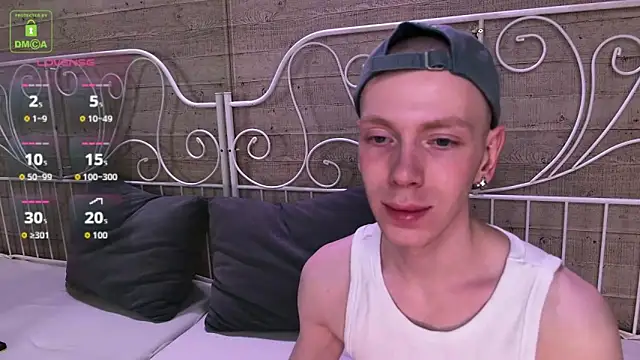 Snapshot of ZidNevil chatting on February 28, 8:19 pm ZidNevil online show from February 28, 8:19 pm