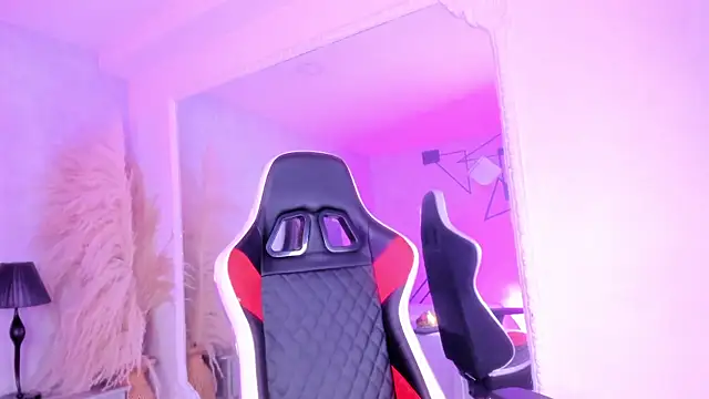 KarelyMitchel online show from April 11, 1:15 pm