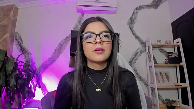 Snapshot of KarelyMitchel chatting on February 22, 1:35 pm KarelyMitchel online show from February 22, 1:35 pm