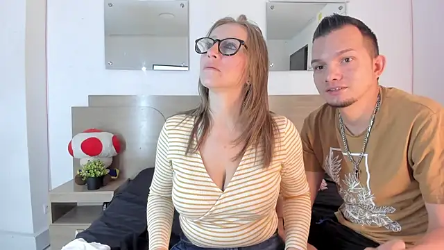 Snapshot of King_N_kathe chatting on July 1, 12:38 pm King N kathe online show from July 1, 12:38 pm