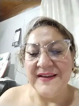 Snapshot of JULIETA_21- chatting on July 3, 4:41 am JULIETA 21- online show from July 3, 4:41 am