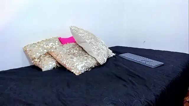 Snapshot of KimberlyVelez_ chatting on February 7, 8:28 pm KimberlyVelez online show from February 7, 8:28 pm