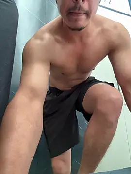 Snapshot of tonyxx000 chatting on February 13, 7:41 am tonyxx000 online show from February 13, 7:41 am