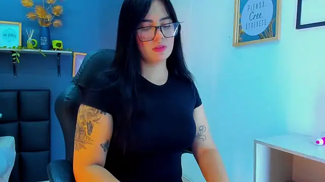 Snapshot of eliza_pink24 chatting on February 12, 9:47 pm eliza pink24 online show from February 12, 9:47 pm