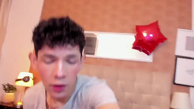 Snapshot of arlequiin_ chatting on February 19, 8:28 pm arlequiin online show from February 19, 8:28 pm