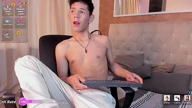 Snapshot of arlequiin_ chatting on February 17, 7:33 pm arlequiin online show from February 17, 7:33 pm