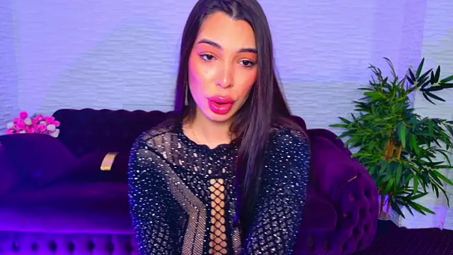 Snapshot of MollyDolley chatting on February 23, 8:20 pm MollyDolley online show from February 23, 8:20 pm