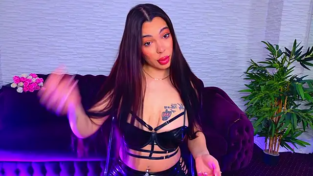 Snapshot of MollyDolley chatting on February 19, 8:17 pm MollyDolley online show from February 19, 8:17 pm