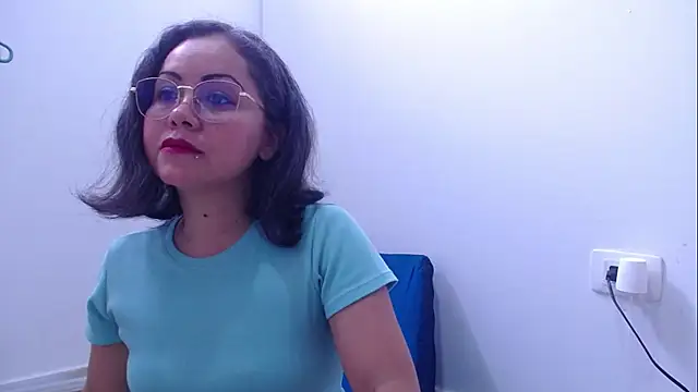 Snapshot of playfullpaulina chatting on February 4, 8:48 pm playfullpaulina online show from February 4, 8:48 pm