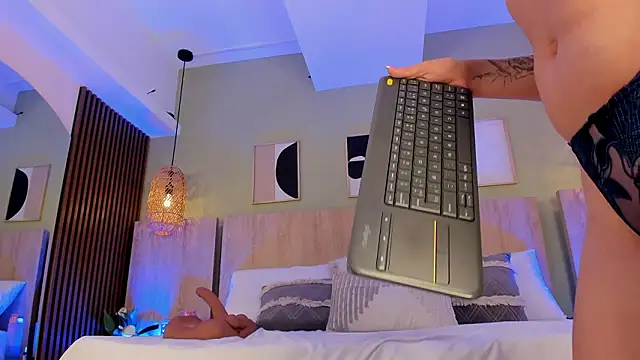 Bella-Swant online show from March 15, 11:39 am