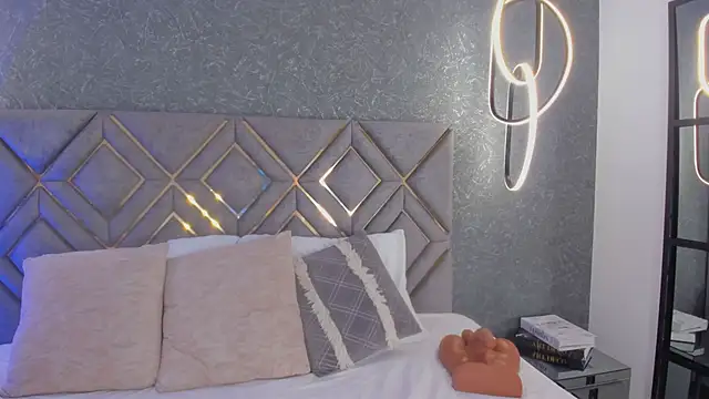 Bella-Swant online show from February 22, 11:45 am