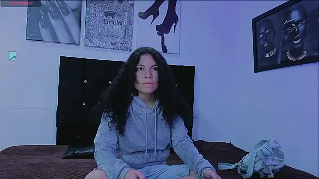 Zoe-yanin online show from March 12, 6:45 pm