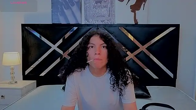 Zoe-yanin online show from April 7, 6:32 pm