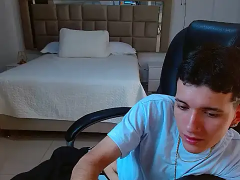 eroboyxox online show from February 17, 8:50 pm