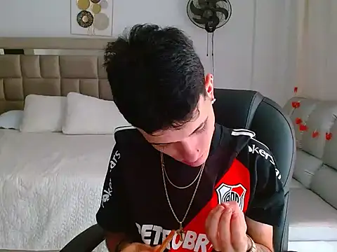 eroboyxox online show from February 18, 8:16 pm