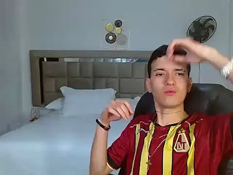 eroboyxox online show from February 23, 8:20 pm