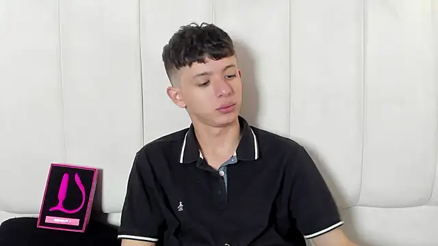 Snapshot of David_Roy_ chatting on February 26, 1:33 pm David Roy online show from February 26, 1:33 pm