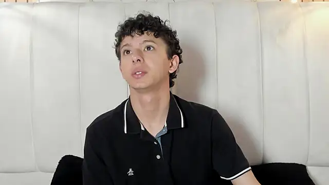 Snapshot of David_Roy_ chatting on February 24, 1:01 pm David Roy online show from February 24, 1:01 pm