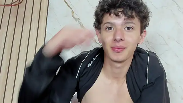 Snapshot of David_Roy_ chatting on February 14, 1:22 pm David Roy online show from February 14, 1:22 pm