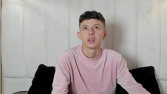 Snapshot of David_Roy_ chatting on March 1, 2:06 pm David Roy online show from March 1, 2:06 pm