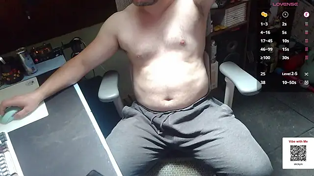 Snapshot of under_the_desk40 chatting on June 2, 12:38 pm under the desk40 online show from June 2, 12:38 pm