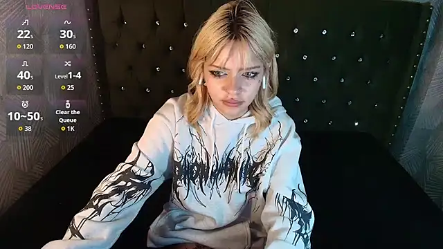 LilytReinolds online show from March 8, 4:54 pm