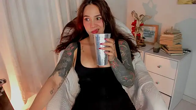 Snapshot of Victoria-swan chatting on February 9, 9:35 pm Victoria-swan online show from February 9, 9:35 pm